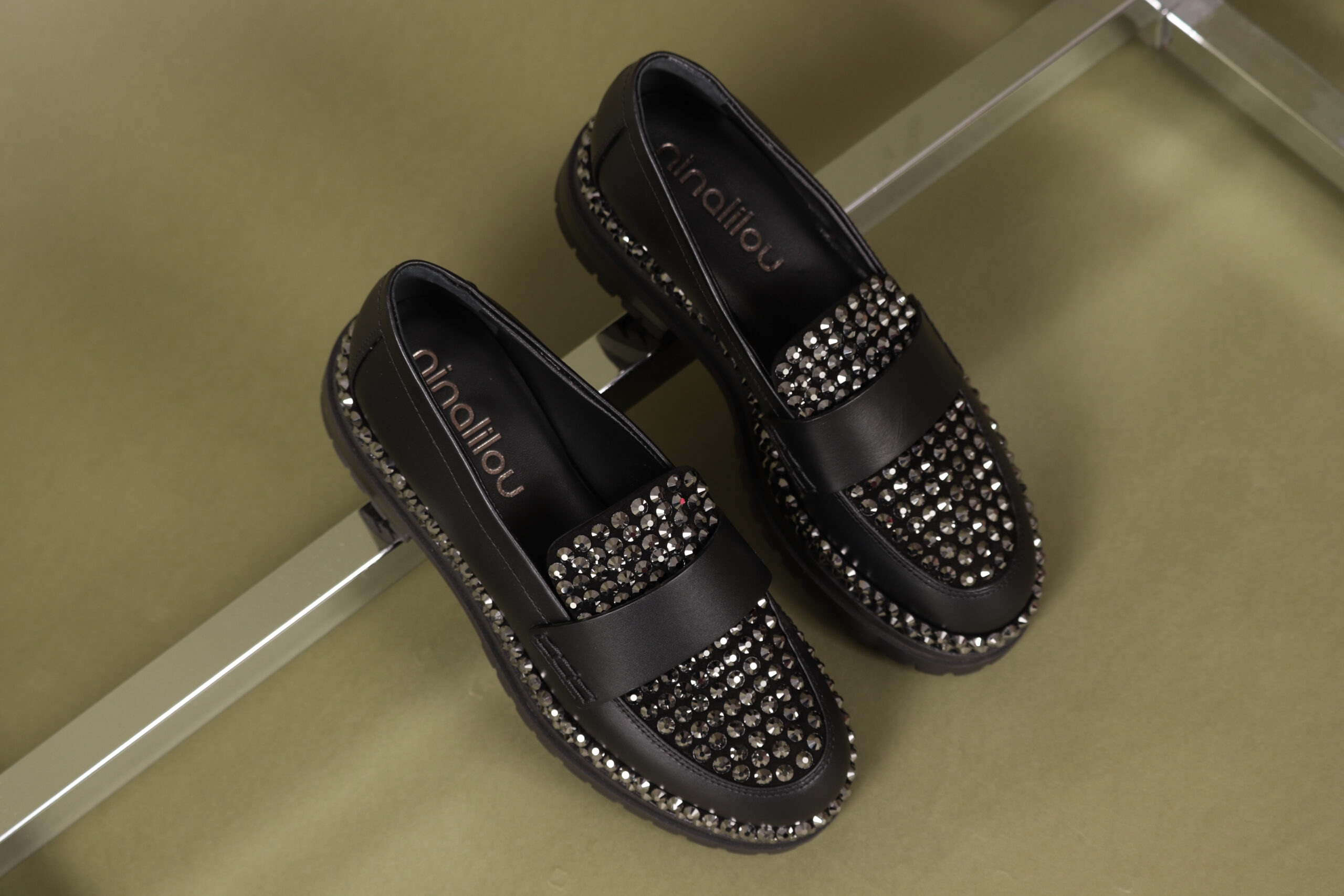 Mocassini in pelle con strass scarpe abbigliamento gotico